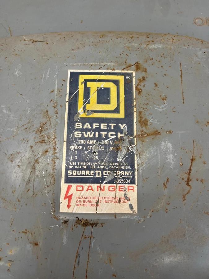 Used Square D D324N 200Amp Safety Switch