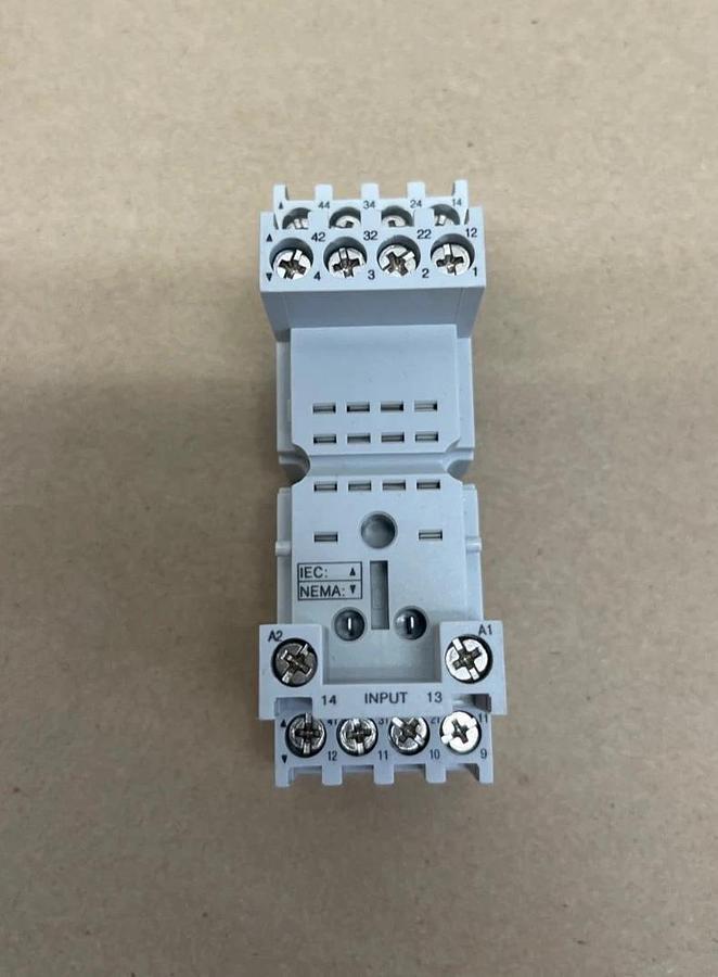 Used Magnecraft 70-782E14-1 Rail Mount Relay Socket, 10A, 300V, Qty 10
