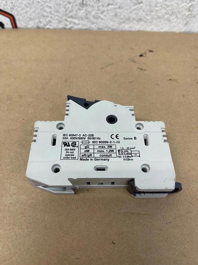 Used Allen-Bradley 1492-FB1M30-L Fuse Holder, Series B, 30A, 600V, 50/60 Hz