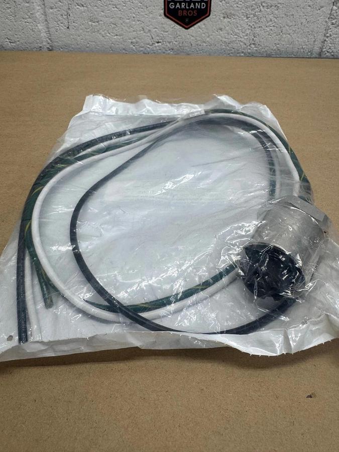 Used Mencom PMIN-32FR-1M Power Distribution Series Receptacle *NEW*