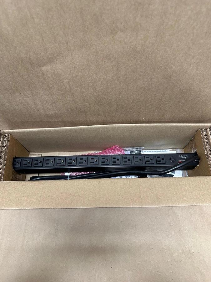Used APC AP9551 Basic Rack-Mount PDU *NEW*