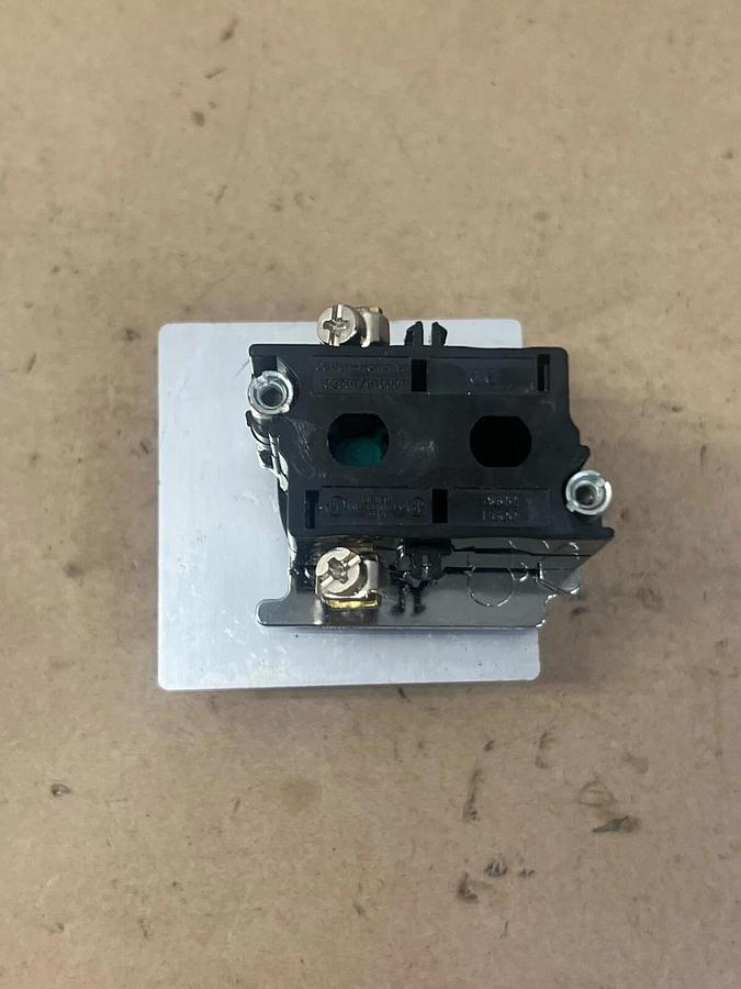 Used Cutler Hammer 10250T/91000T Green Push Button/Black D1 Series Base