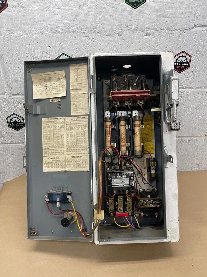 Used Square D 8538-SBG-13 AC Combination Starter Ser A, 30A Disconnect Rating NEMA 0