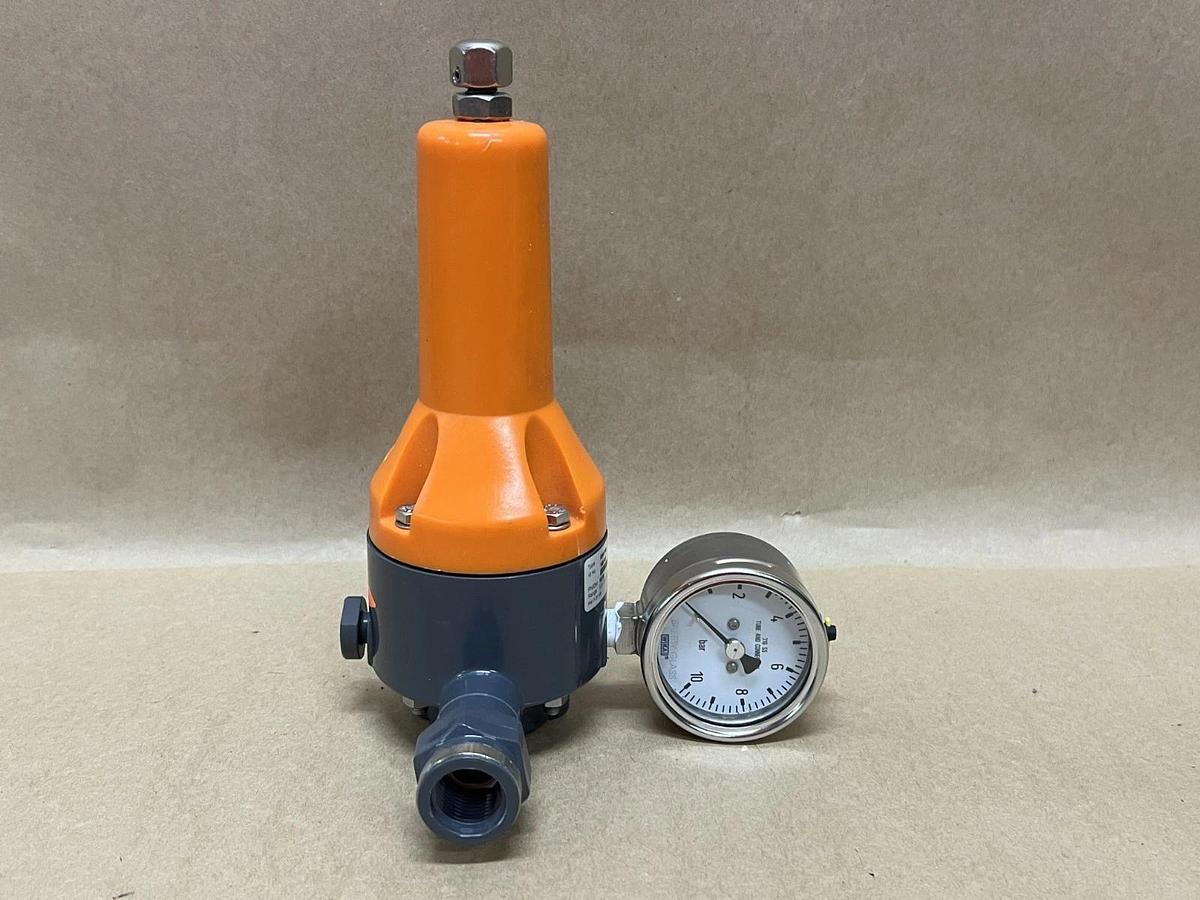 Used Stübbe DMV765 Pressure Reducing Valve w/ WIKA Pressure Gauge (0-10)