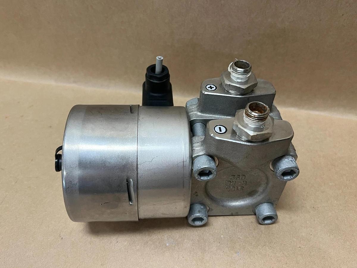 Used WIKA 732.14.100 Pressure Gauge, Inductive Contact & Integrated Switching Amp.