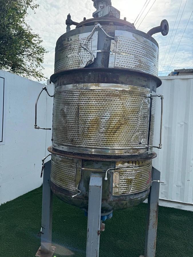 Used 400 Gal Pressure Vessel Mixing Tank, Baldor 3HP Motor Jacketed w Heet Sheets