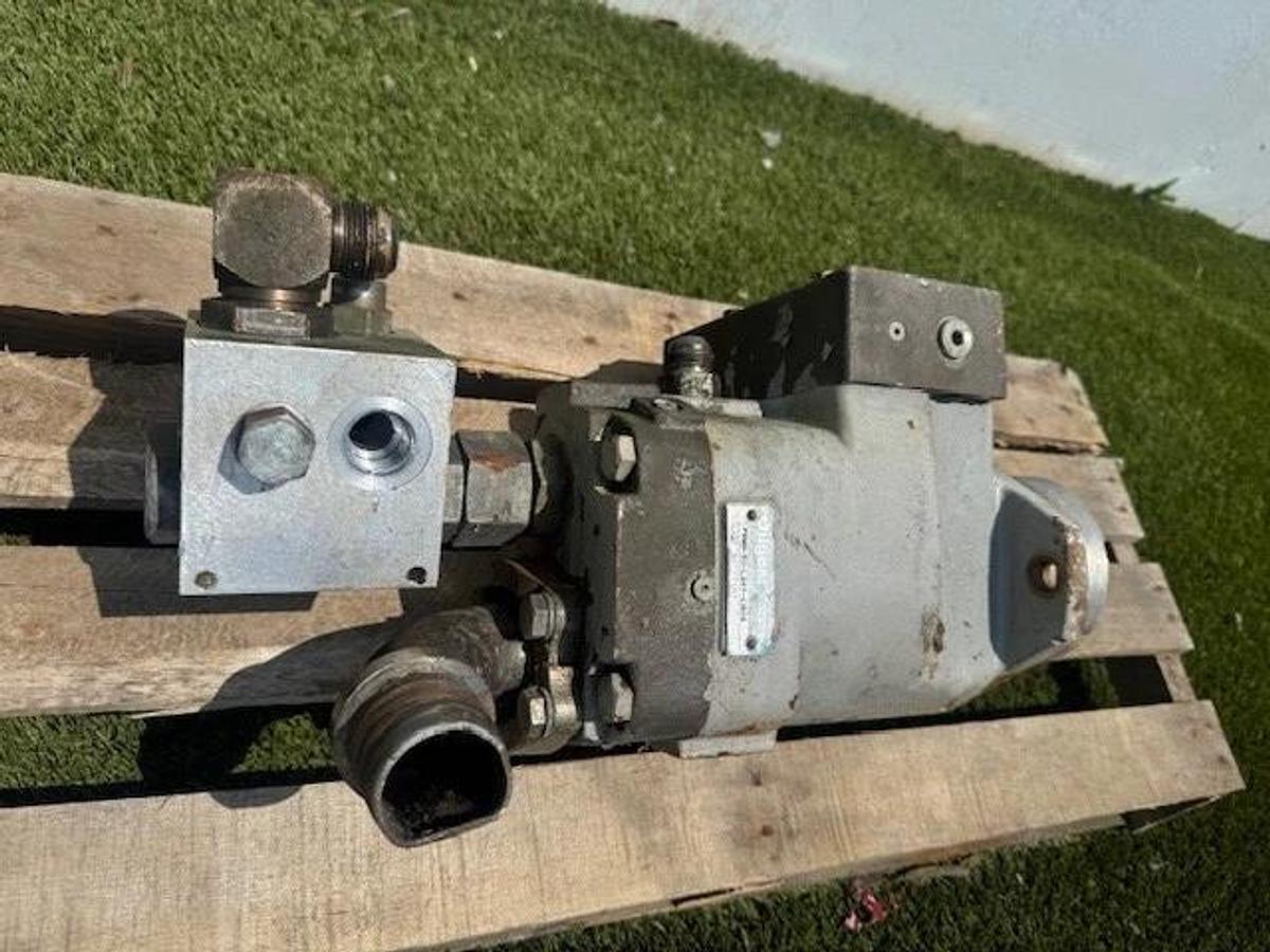 Used OilGear PVWH-50-LSAY-CNNN Hydraulic Pump