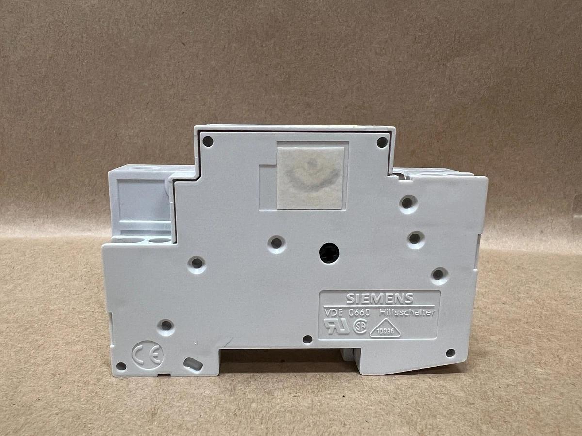 Used Siemens 5SX21 B6 230/400V Circuit Breaker, 5SX9100HS Auxiliary Contact, Lot of 8