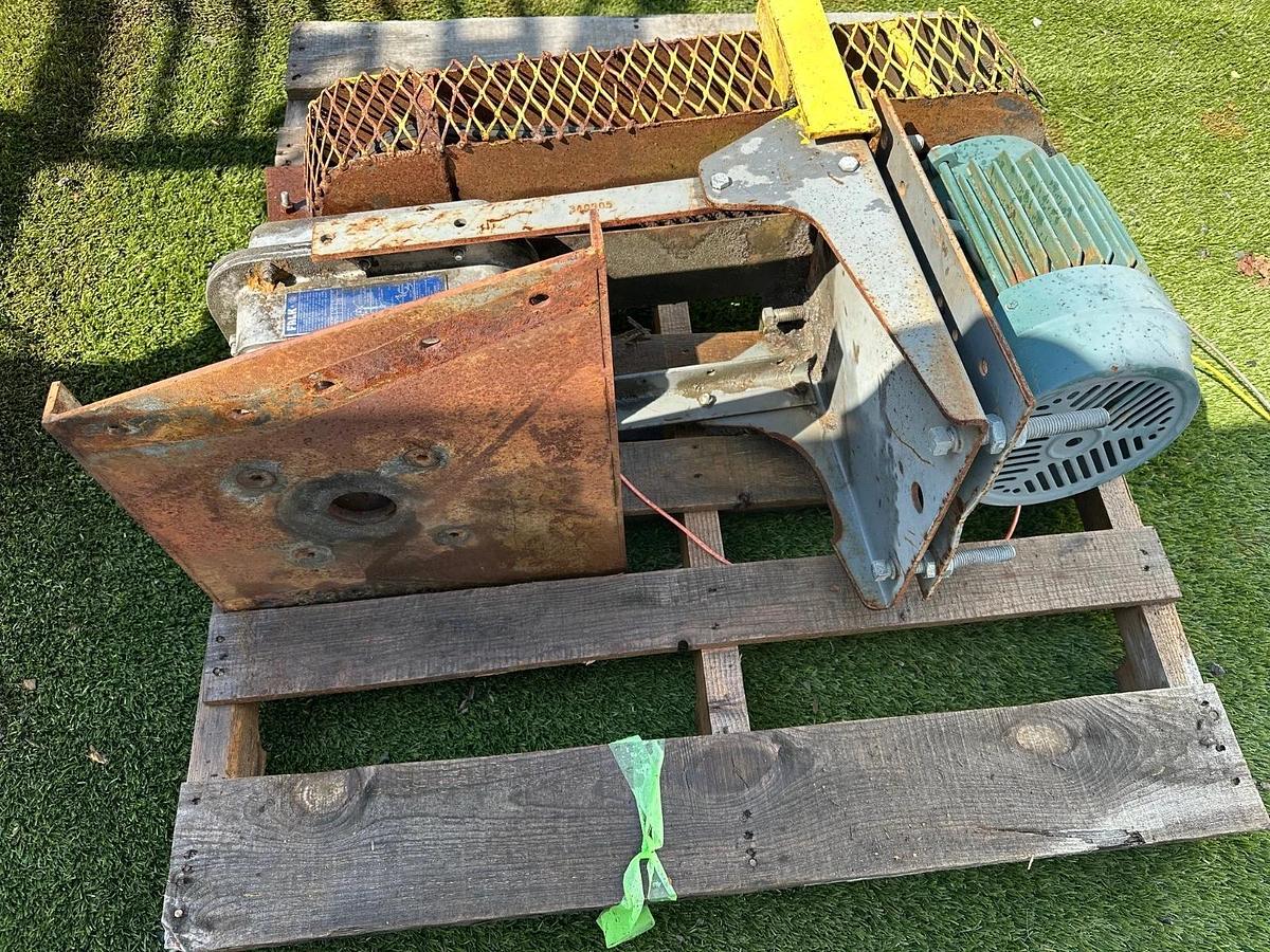 Used Falk 2115J Gear Drive 14.01:1, 3Hp @ 1755RPM, Pulley, Motor Mount, Bushing