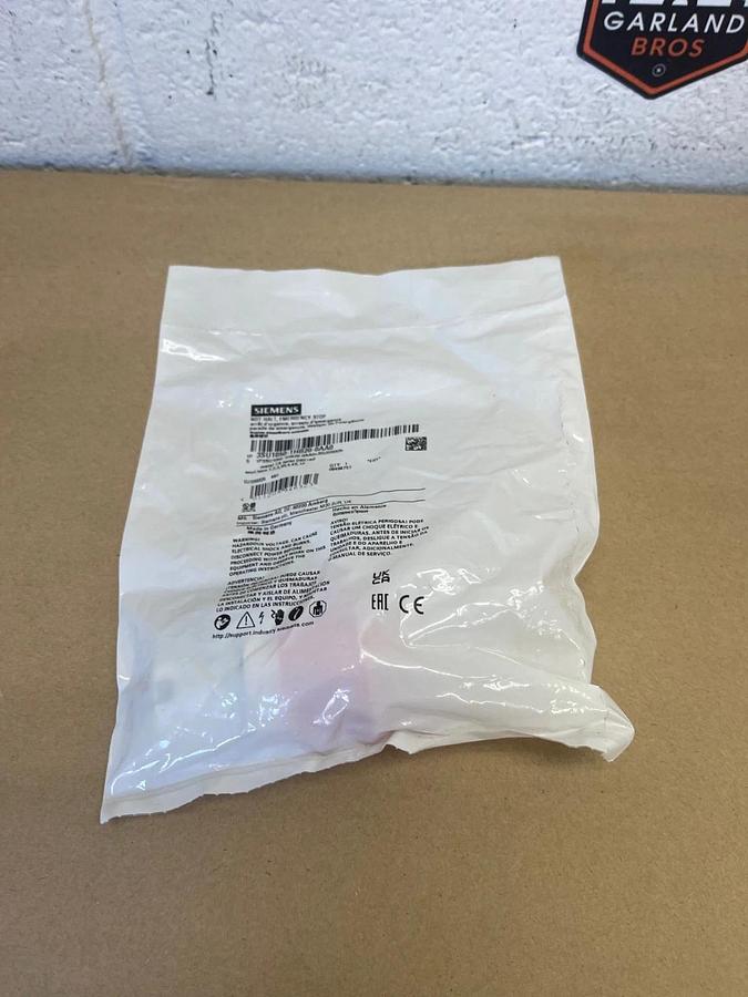 Siemens 3SU1050-1HB20-0AA0 Emergency Stop Push Button *NEW*