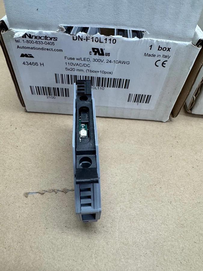 DINnectors DN-F10L110 Terminal Block Fuse w/ LED Light (9 pcs) *NEW OPEN BOX*