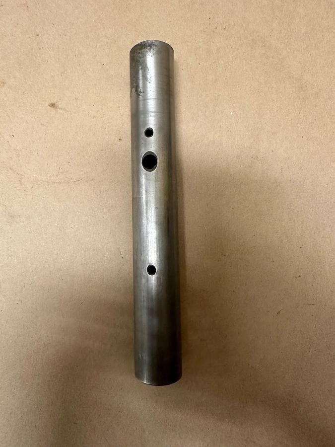 CAT OAL: 8 3/4”, D: 1 1/4” Kingpin *NEW*