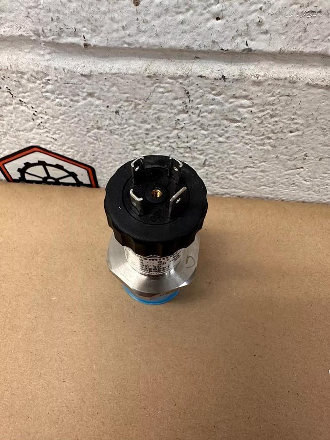Used Wika 9083537 Transmitter Pressure Sensor S-11 4-20 mA 10-30 V, w/o Connector