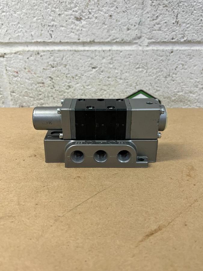 Mead C2-3 Air Piloted Valve, 5 Port