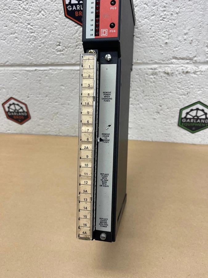 Used Square D SY/MAX 8030 ROM 221 Series F2 Relay Output Module