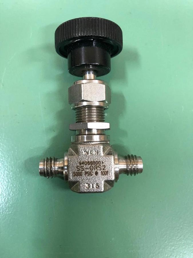 Used Swagelok SS-0RS2 Bonnet Needle Valve 1/8” Tube Fitting - Lot of 6