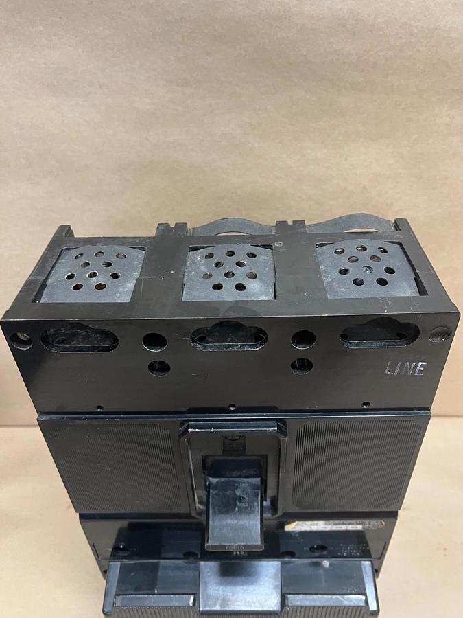 Used ITE CJ3B250 250A 3-Pole, 600V Cordon Integrally Fused Circuit Breaker