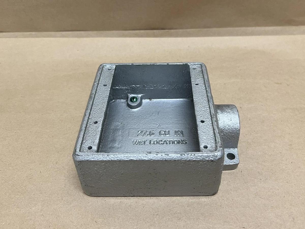 Used Thomas & Betts FS2-75 3/4" Cast Iron Electrical Device Box Cover, 27.6 CU