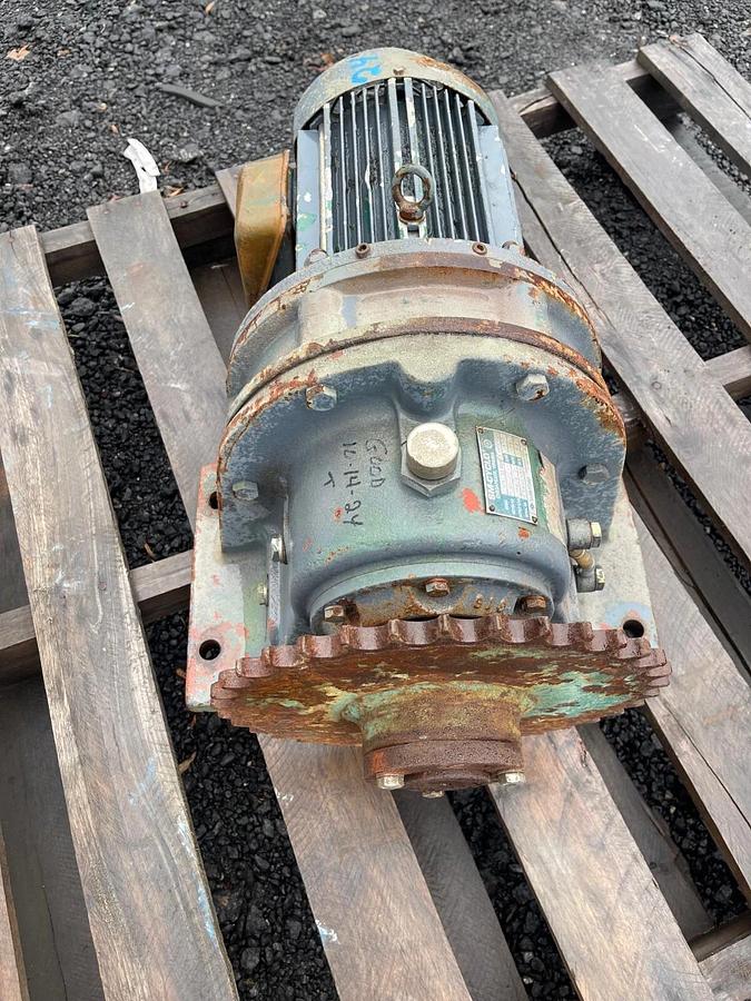 Used Sumitomo SM-CYLCO HM 3165 A Gear Motor, SM-CYCLO TC-F/FB-8A, 3Ph Induction Motor