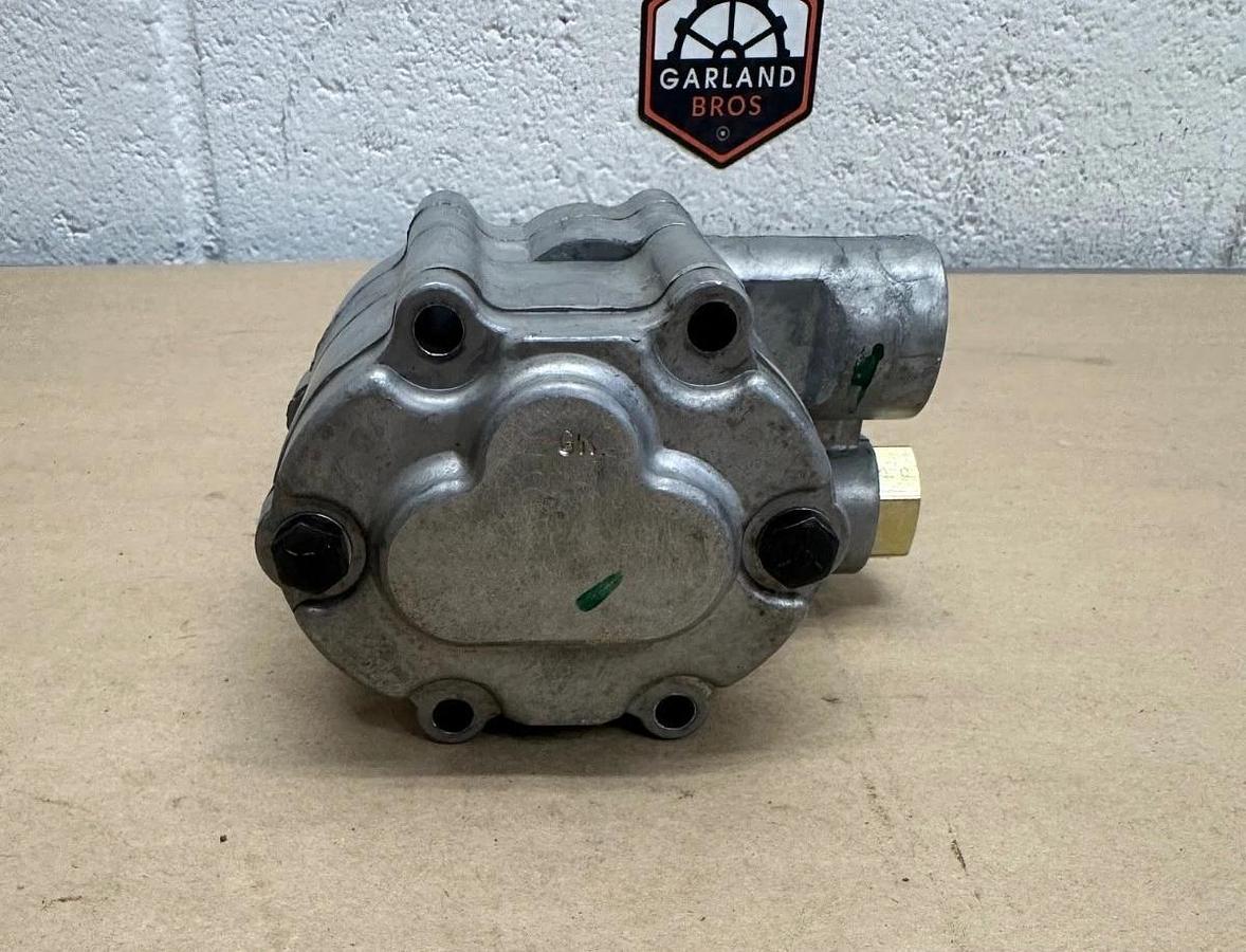 Used Parker D27X-01 Hydraulic Pump