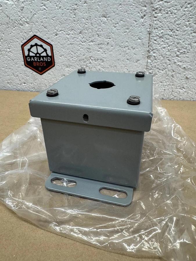 Saginaw Control & Engineering SCE-1PBI Pushbutton Enclosure *NEW*