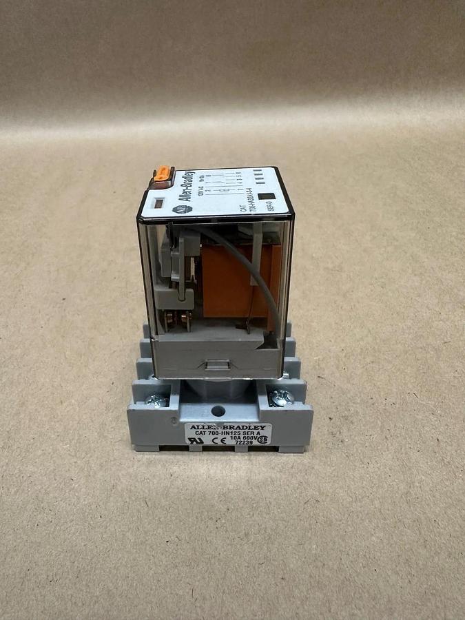 Used Allen Bradley 700-HA32A1 Tube Base Relay w/ Allen Bradley 700-HN125 Base