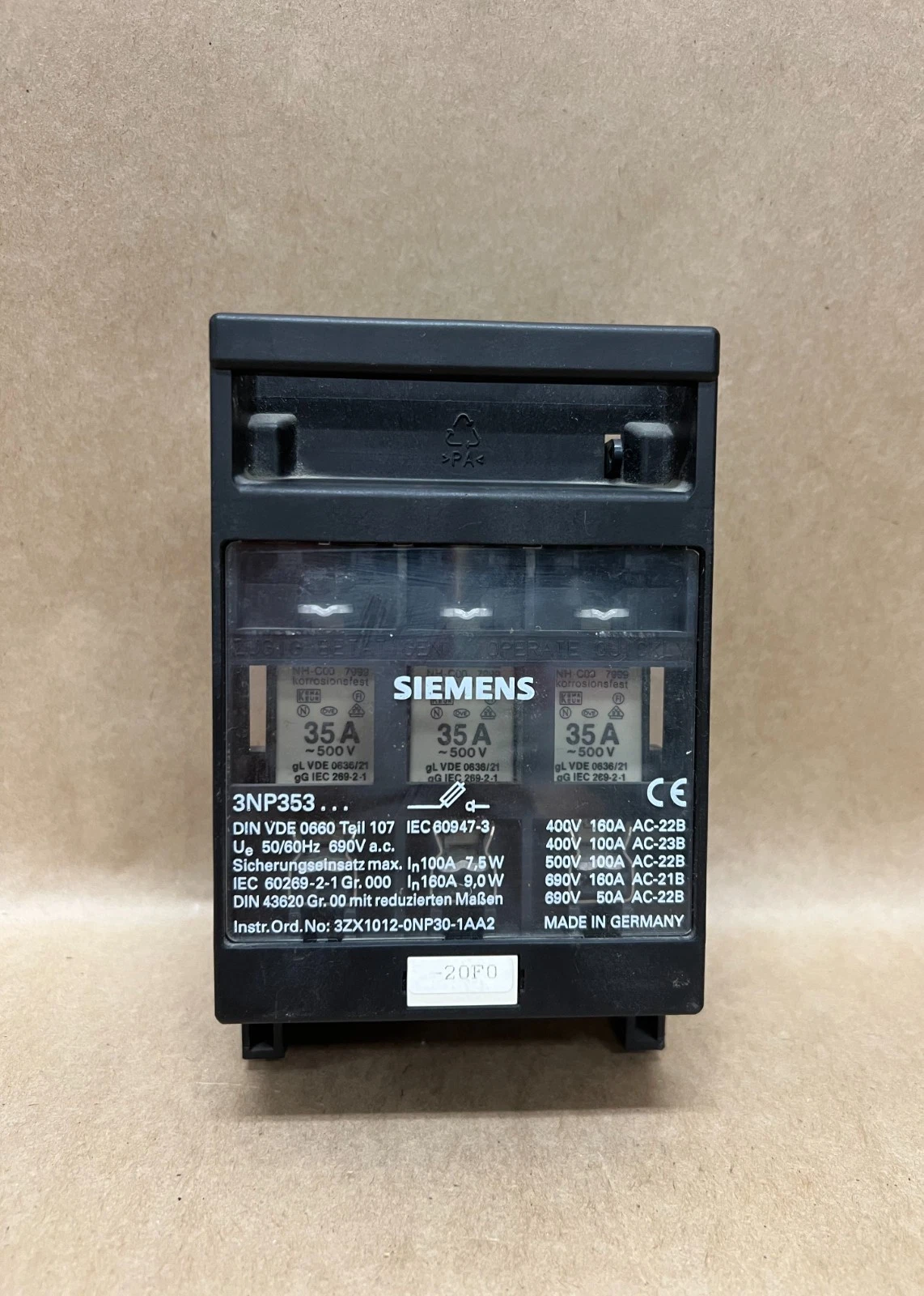 Used Siemens 3NP353 Disconnect Fuse Switch 35A, 3 Pole, 500V