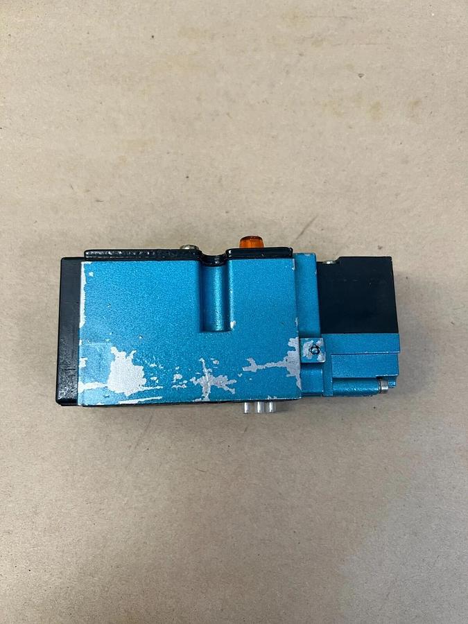 Used MAC 82A-AF-000-TU-DAAP-1DA w/ TU-DAAJ-1DA Valve