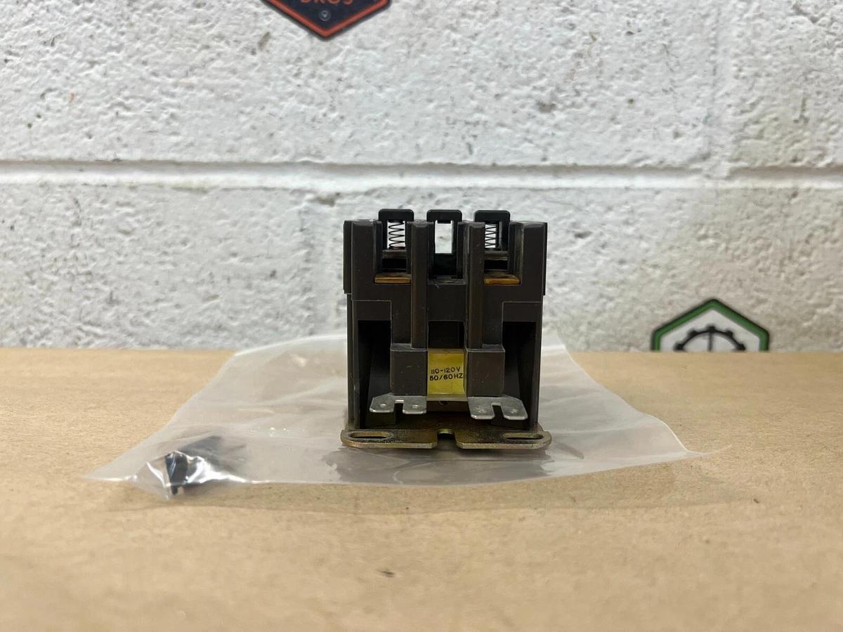Used Universal Parts Carrier HN 53CD 115 Contactor, 2 Pole, 40A. 50/60Hz