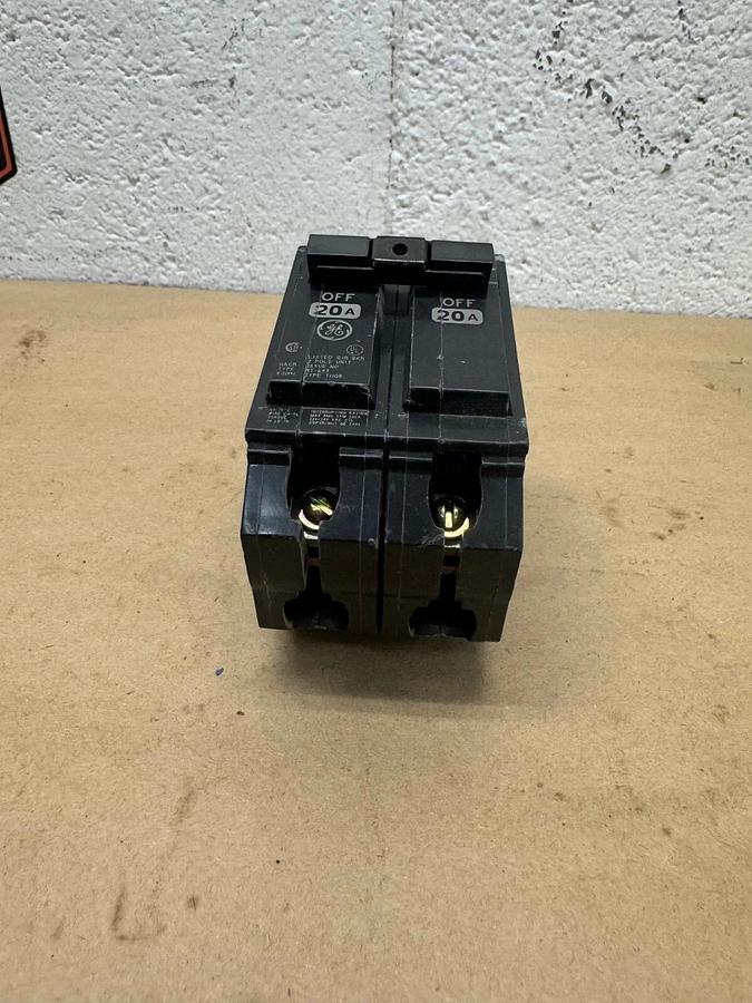 Used GE RT-693 Dual 20 A Circuit Breaker 2 Pole Unit