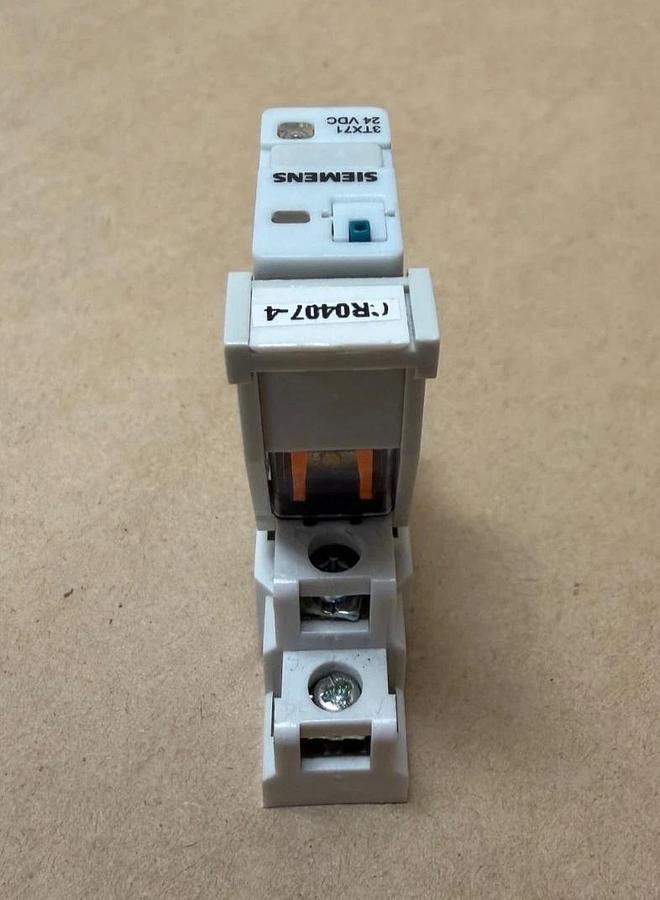 Used Siemens 3TX71 Relay w/ 3TX7144-IE7 Relay Base