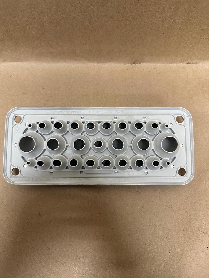 Used Phoenix Contact MC-25/27-MULTI-67-PV-LG Cable Feed-Through Plate *NEW*