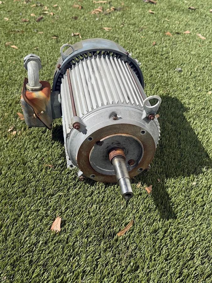 Used Dayton G40828A Industrial Motor, 5HP, 3495RPM, 230/460V, 3Ph, 184JM, 60Hz