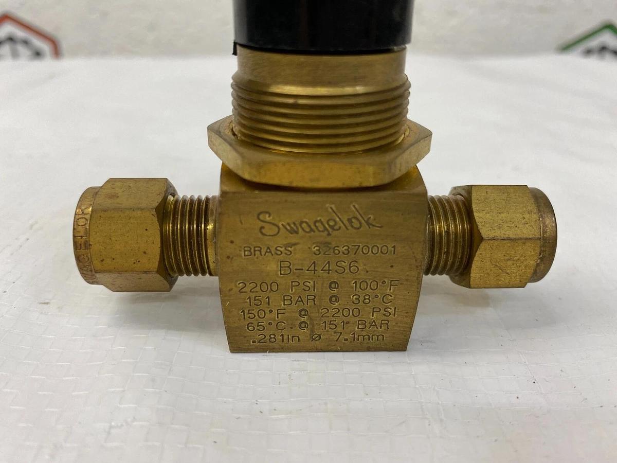 Used Swagelok B-44S6 Brass Ball Valve