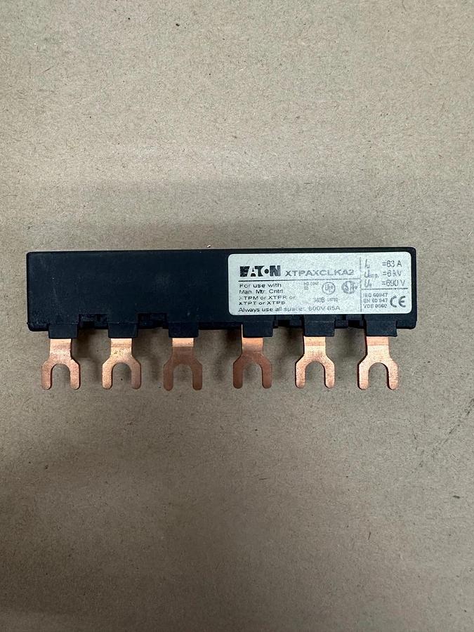 New - open box Eaton XTPAXCLKA2 3-Ph Common Link A, 2 Devices Frame B  *NEW*