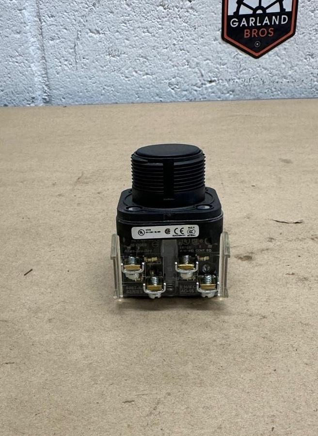 Used Allen Bradley 800H-AR2A PushButton