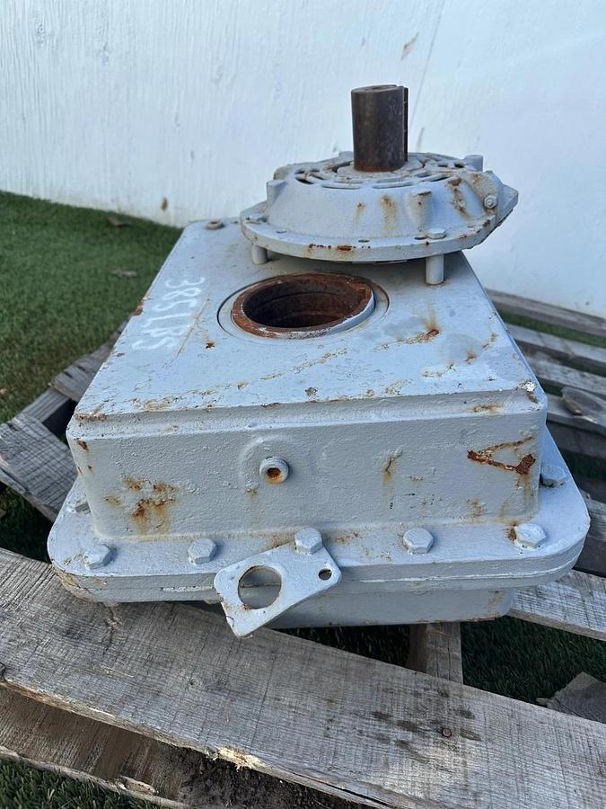 Used Gear Drive, 2-1/8” Shaft Diameter, 5:1 Ratio, 4-3/8” Bore