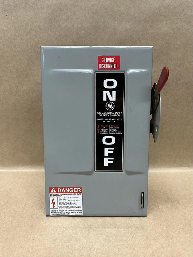 Used General Electric TGN3321 Model 8, 30A, 240VAC/250VDC Enclosed Safety Switch