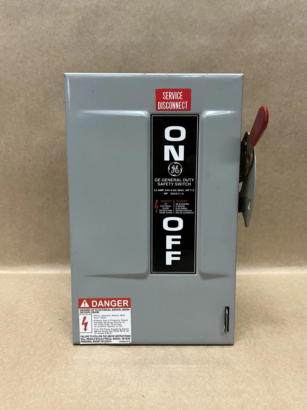 Used General Electric TGN3321 Model 8, 30A, 240VAC/250VDC Enclosed Safety Switch