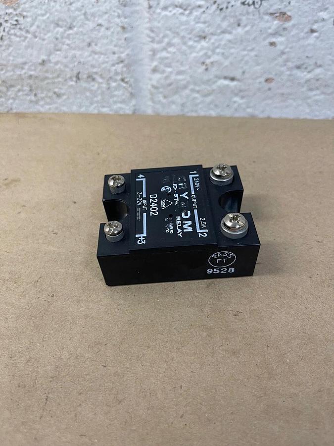 Used Crydom D2402 Solid State Relay, Output: 240V, 2.5A, Input: 3-32V
