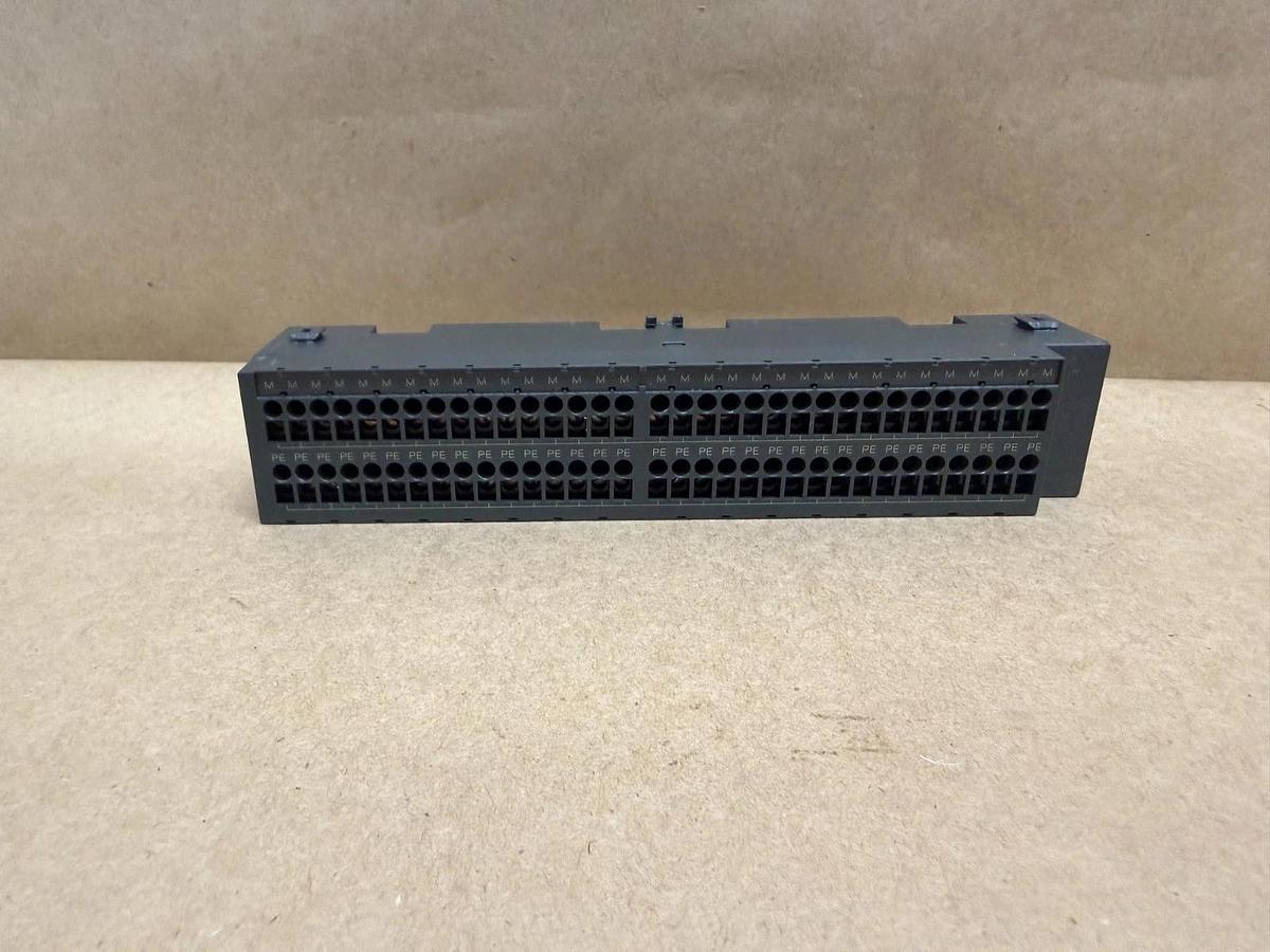 Used Siemens 6ES7 193-1FL30-0XA0 32 Channel, Two-Tier Terminal Block