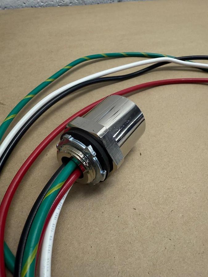 Mencom Corporation PMIN-40FR-1M-34 Power Receptacle, 60VAC, 40A *NEW*