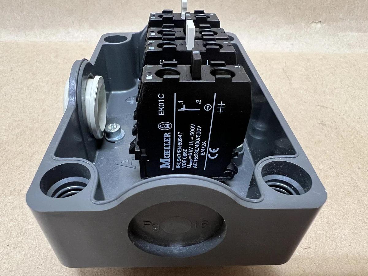 Used Moeller/Eaton Enclosed Selector Switch Station w/ 4 EK01C Contact Elements