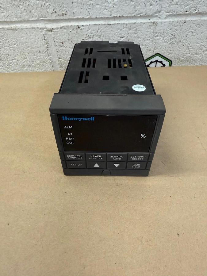 Used Honeywell DC330B-K0-003-21-000000-00-0 Temperature Controller 90-250VAC, 50/60Hz