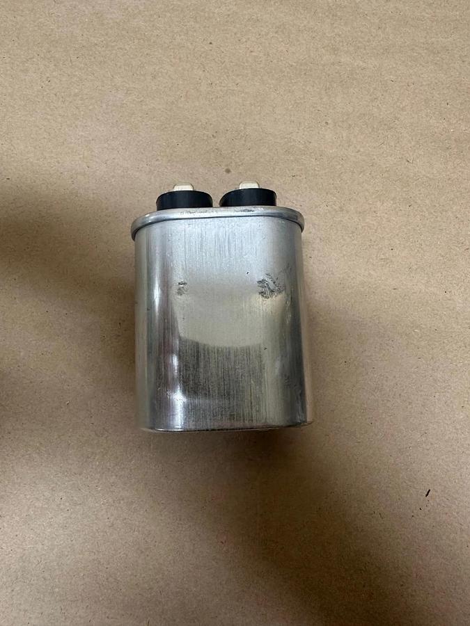 Used Lennox 100600-03 10MFD Oval Dual Capacitor