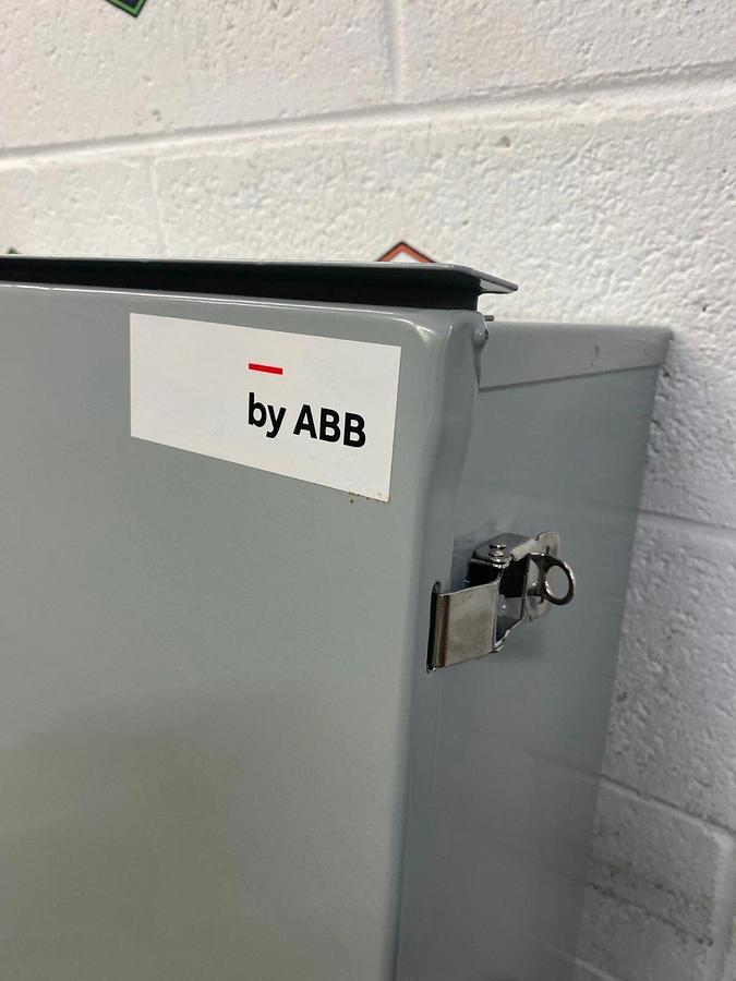 Used General Electric TG3325R General Duty Safety Switch Model 8, 400A, Max Volt 240