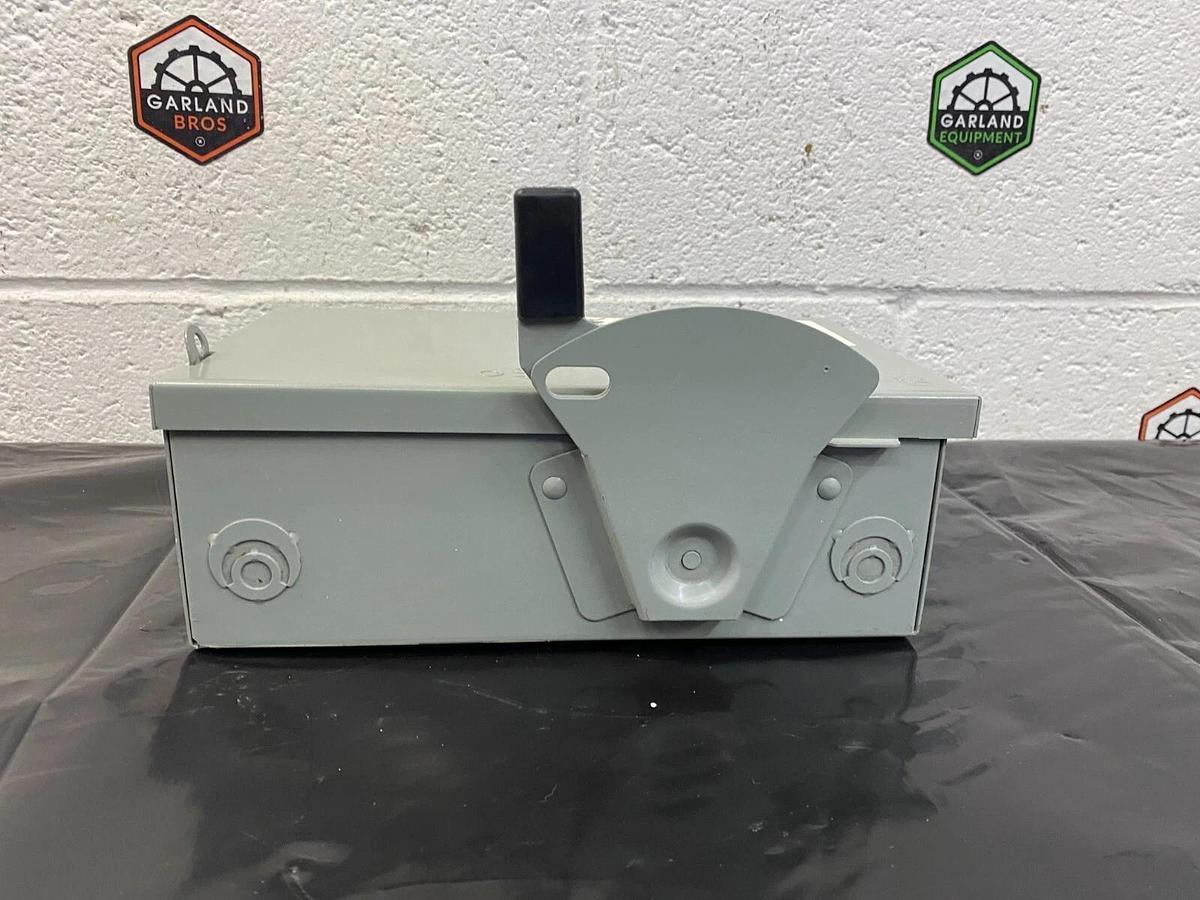 Used Cutler-Hammer DG321NGB Series B Type 1 Enclosure 30A 60Hz 240V Safety Switch