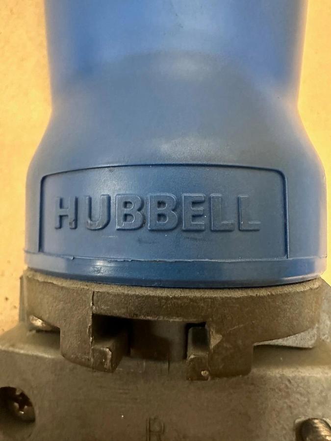 Hubbell 560C9W 60A Pin/Sleeve Connector *NEW*
