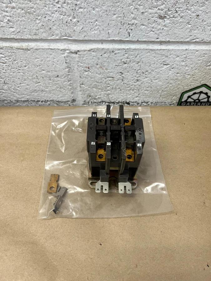 Used Universal Parts Carrier HN 53CD 115 Contactor, 2 Pole, 40A. 50/60Hz