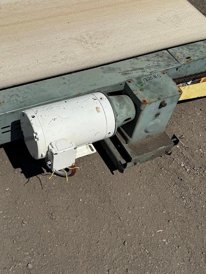 Used Conveyor Belt W:36” L: 318” Smooth Top w/ Motor 1HP, 1725RPM, Hytrol 4A Gearbox